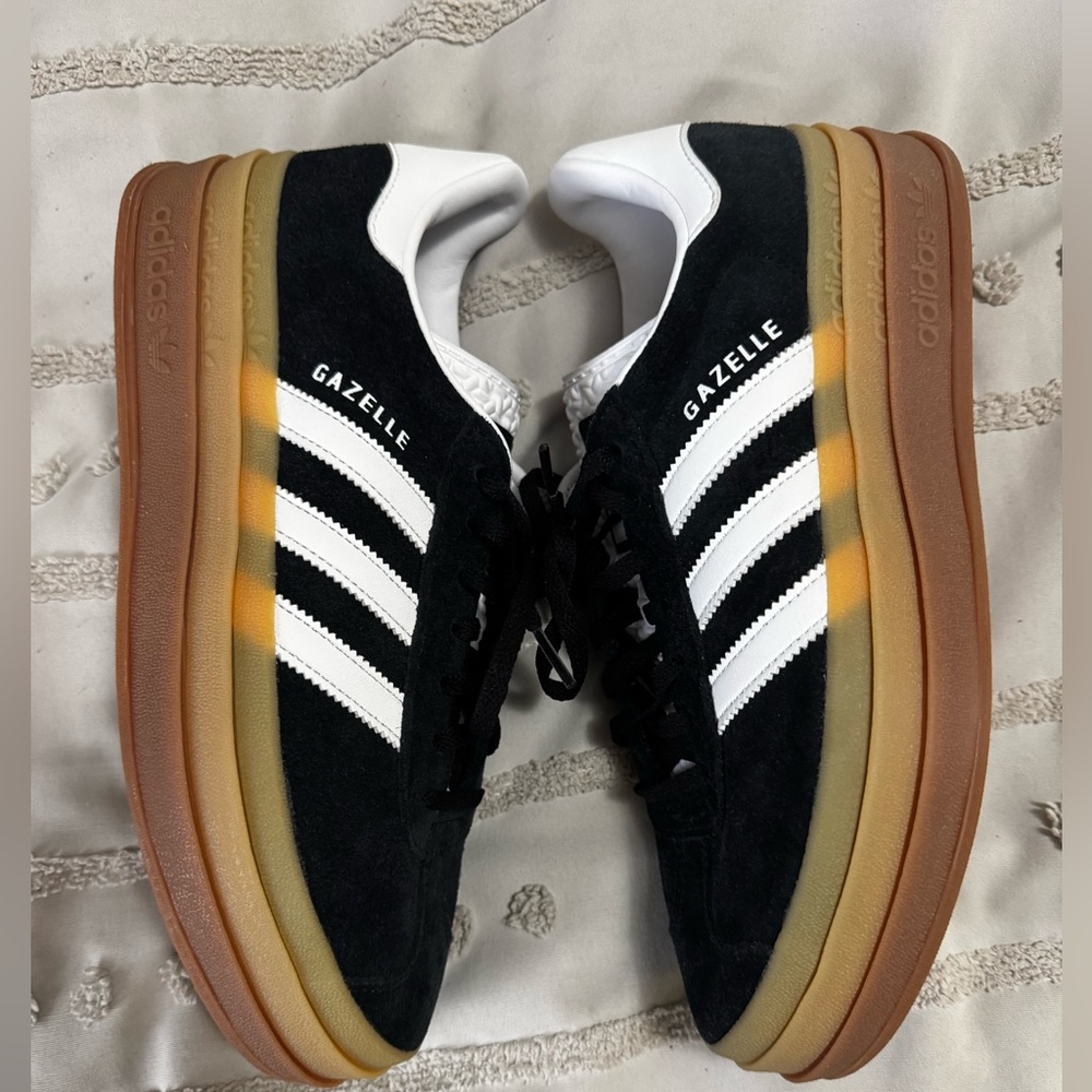 Gazelle Bold Adidas platform samba Gum Sole size 9.5 only worn once. ✔️